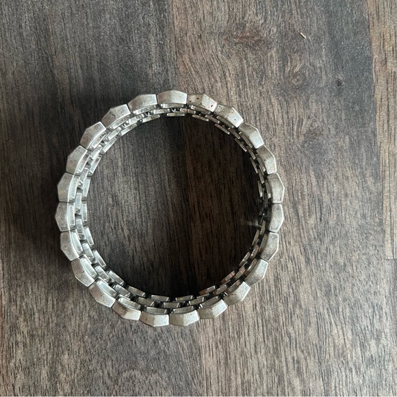 LIA SOPHIA Masonry Stretch Bracelet Like New Retails $68 - Picture 4 of 8